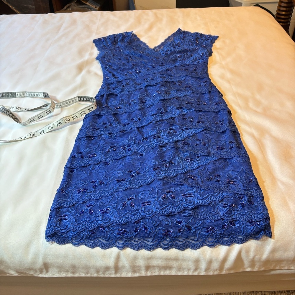 Marina Cobalt Blue Lace and Sequined V Neck Dress Size 6 - Picture 7 of 16